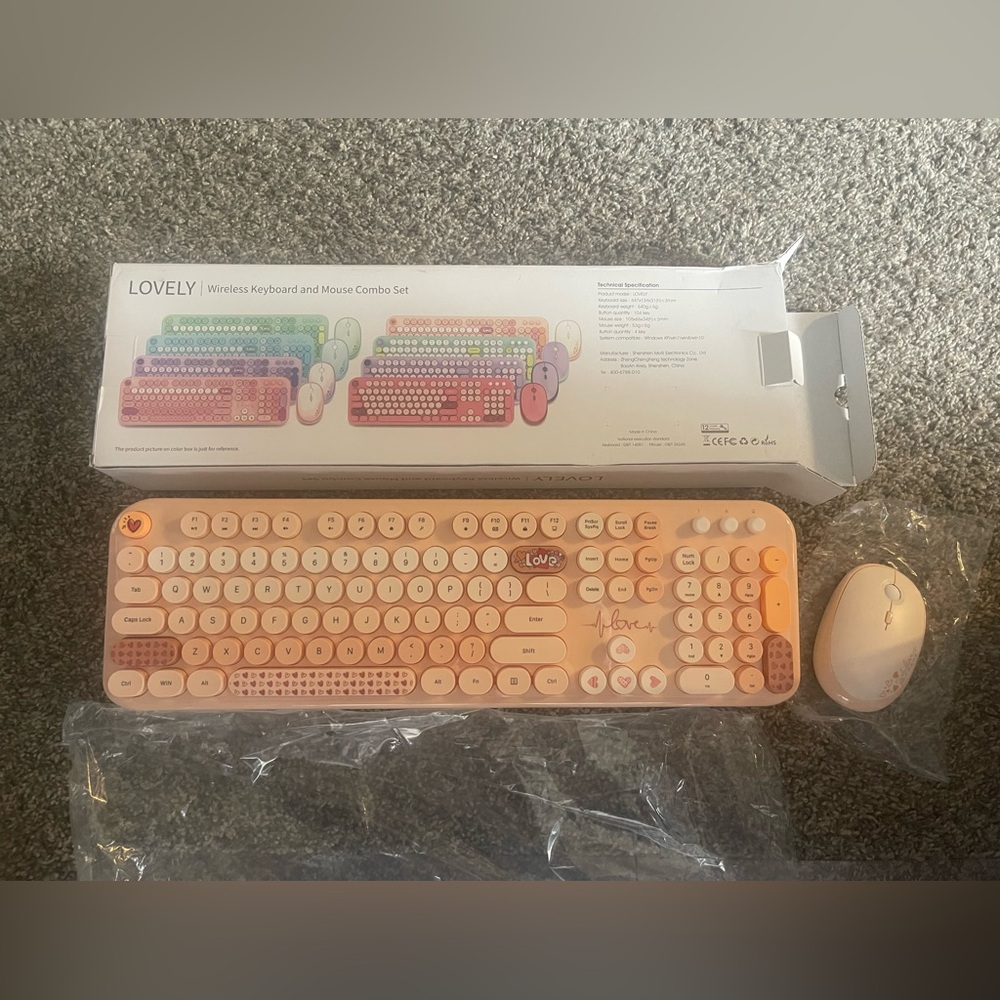 Lovely Wireless Keyboard and Mouse Set - Peach/Pink and White